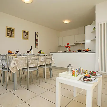 Torbole Relax, Pool & Balcony Apartmán *